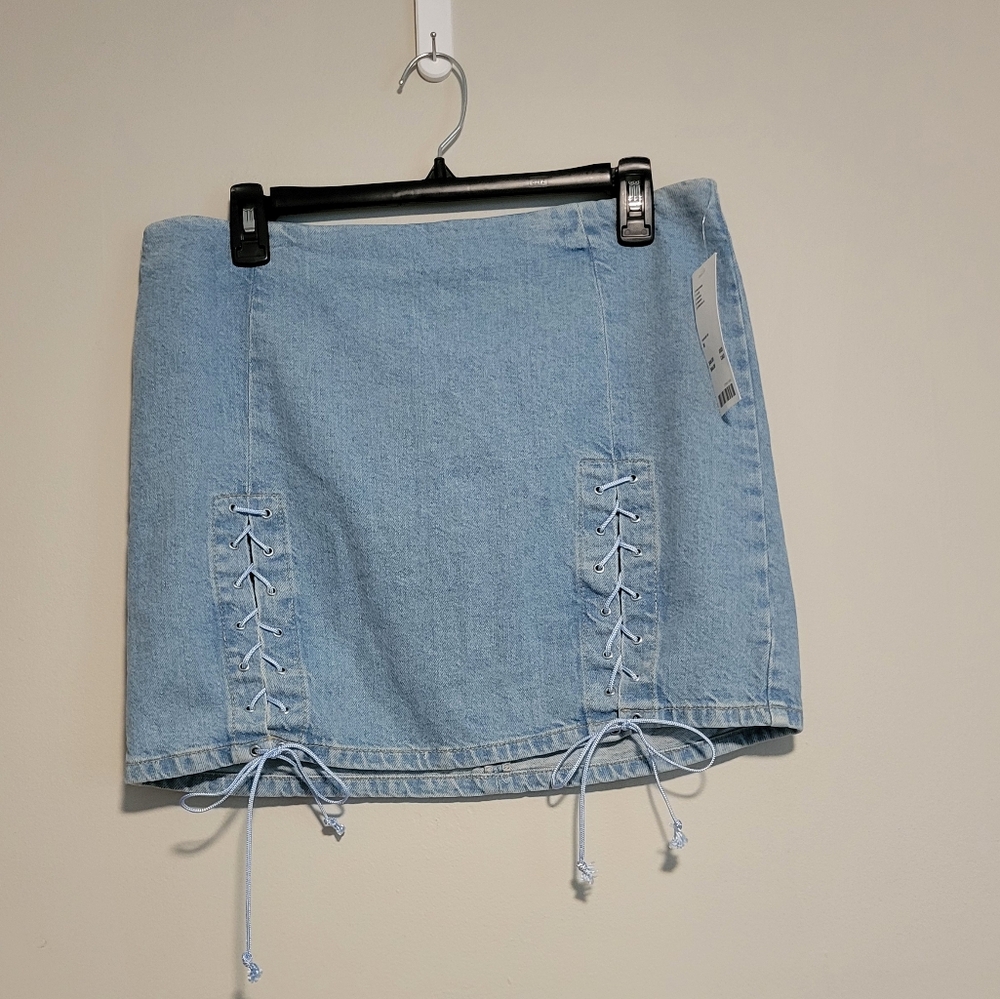 NEW BDG Urban Outfitter's Light Blue Denim Skirt Size Medium